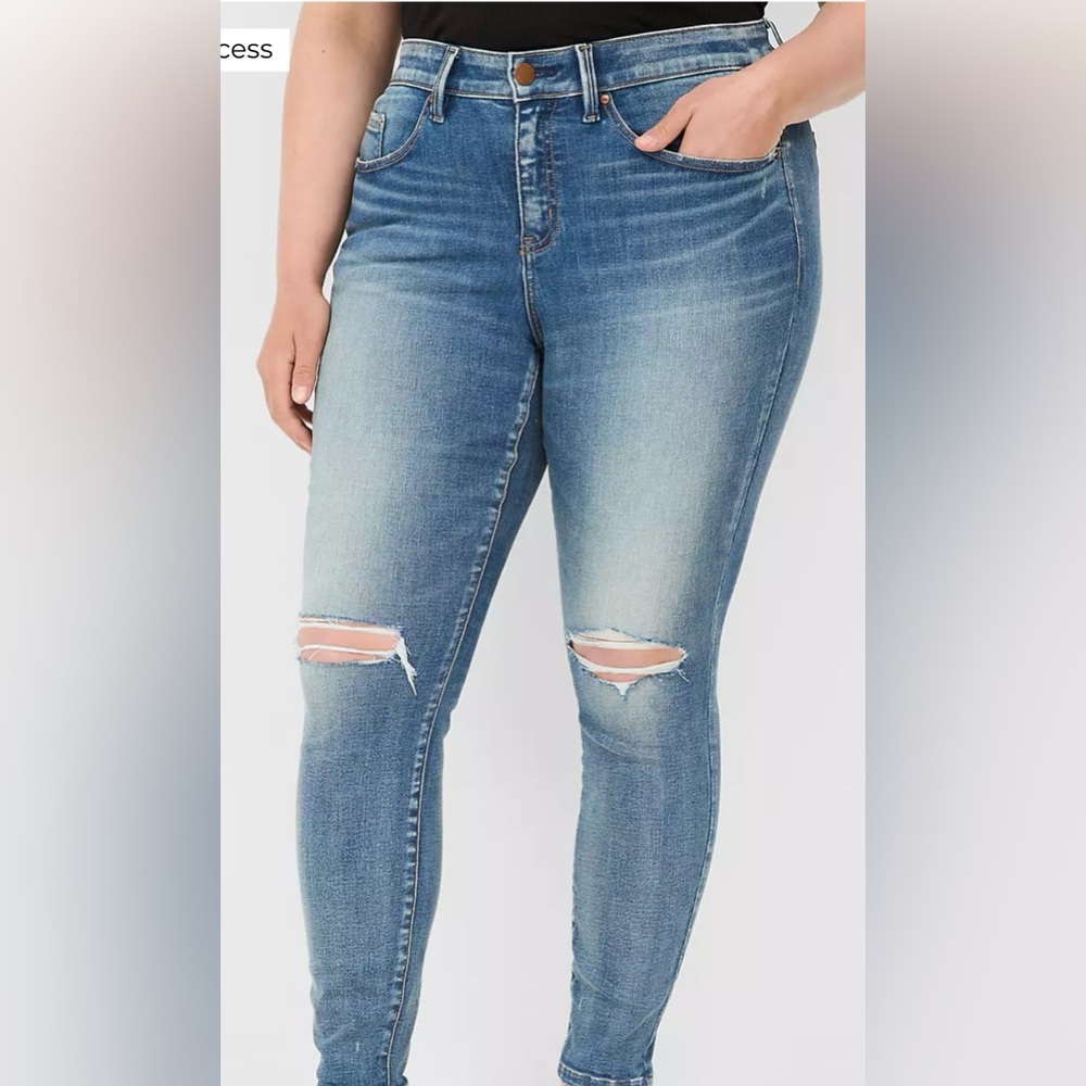 Signature Fit Destructed Skinny Jeans